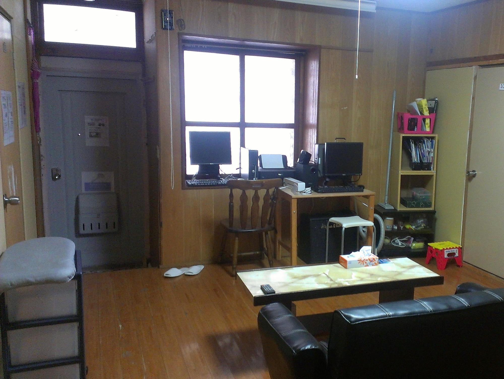Отель Koza Share House Окинава Экстерьер фото