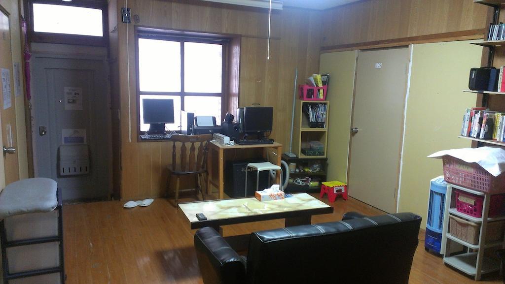 Отель Koza Share House Окинава Экстерьер фото