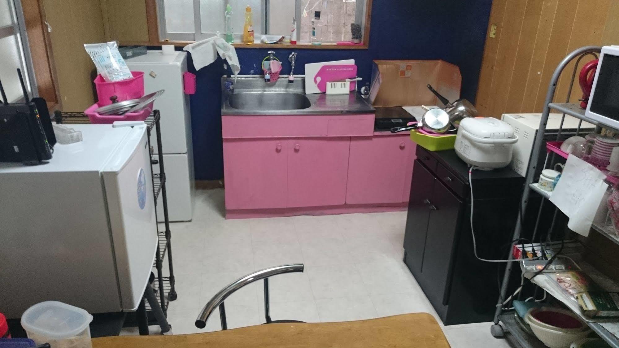 Отель Koza Share House Окинава Экстерьер фото